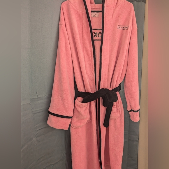 BlackPink robe - Picture 1 of 2